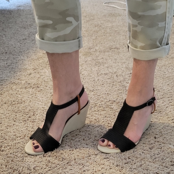 COCLICO Wedge Heel Sandals - Picture 11 of 11